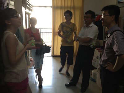情系留校学生,澳门美高梅赌场
领导头顶酷暑“送清凉”