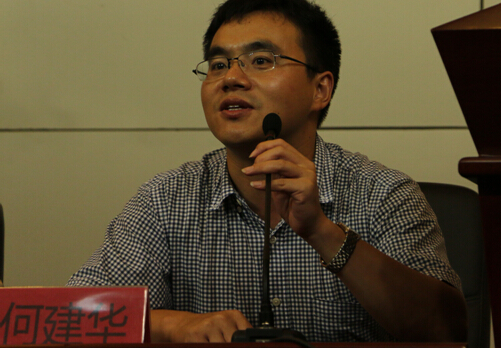 澳门美高梅赌场
2014级新生家长见面会顺利举行